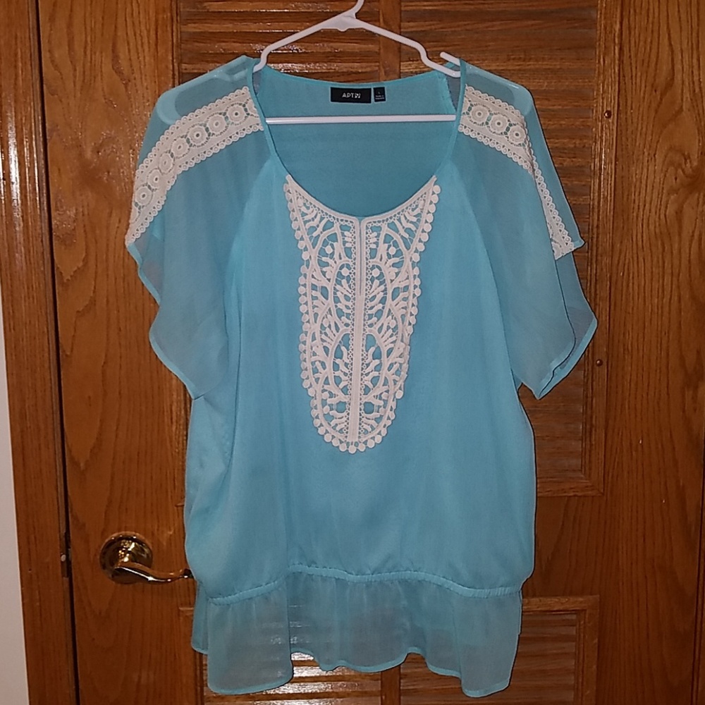 Super casual baby blue top!